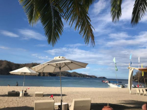 Отель Creys condo at Pico de Loro Cove  Nasugbu